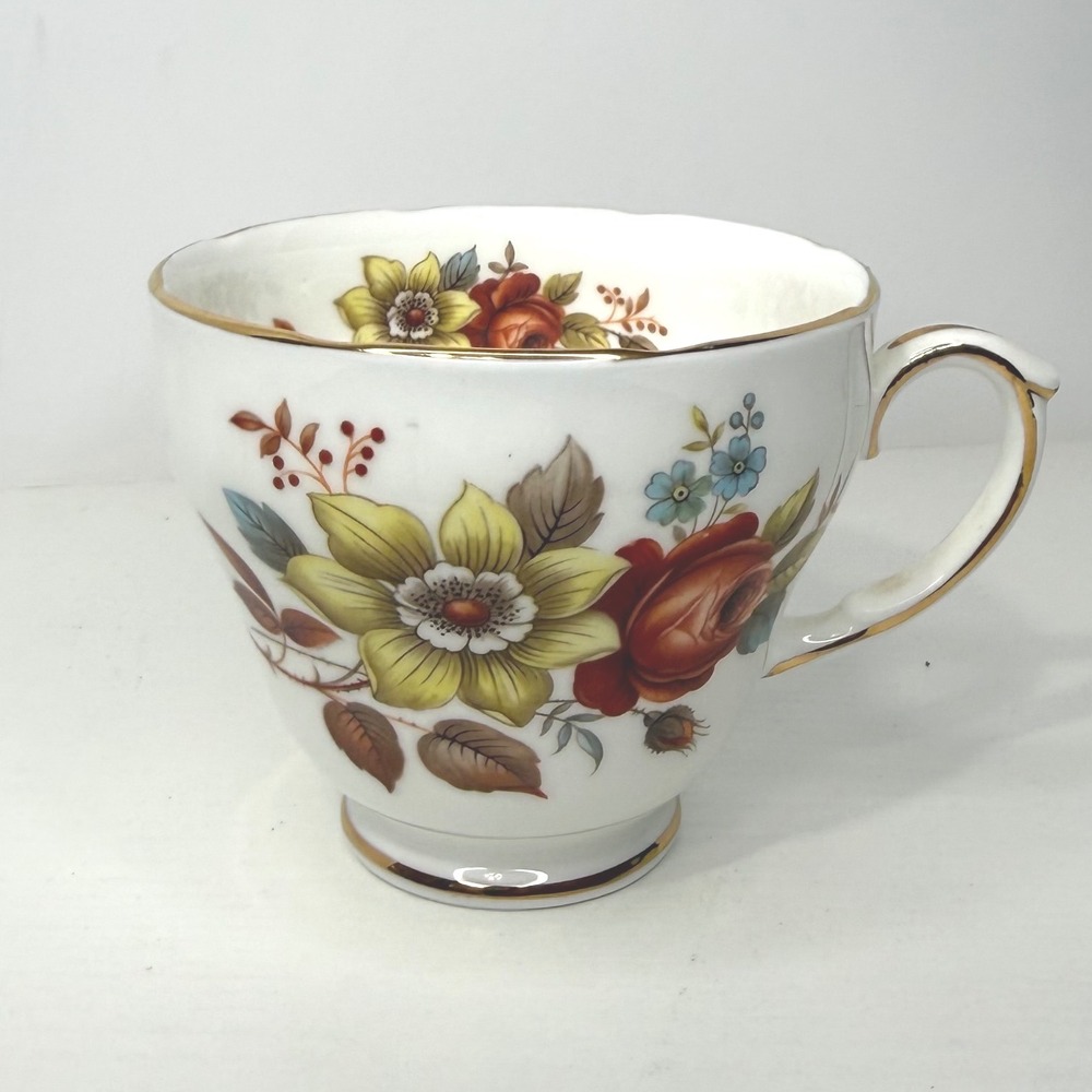 Duchess Soraya Bone China England Teacup Floral Gold Trim Vintage‎ Tea Party